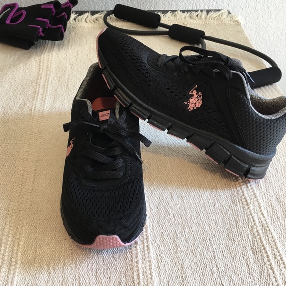 black and pink tennis shoes